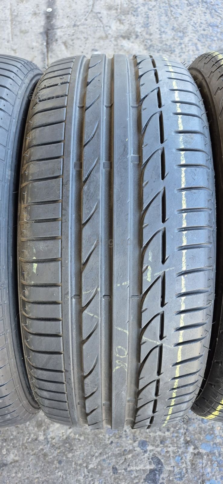 4 anvelope vara Bridgestone 235/50/18.Pretul este pe bucata. 3