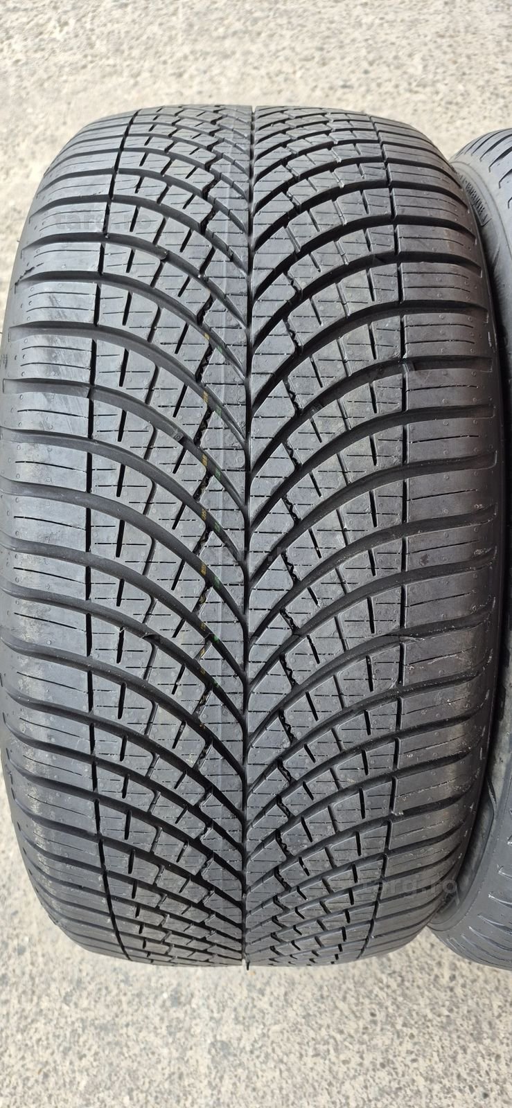 2 anvelope M+S noi Goodyear 245/40/18,dot 2023.Pretul este pe bucata. 2