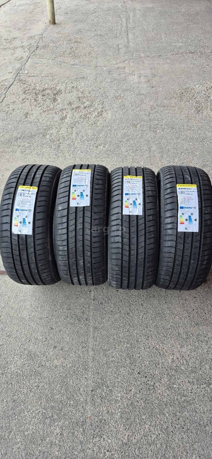 4 anvelope vara noi Blackarrow 235/45/17,dot 2025.Pretul este pe buc.