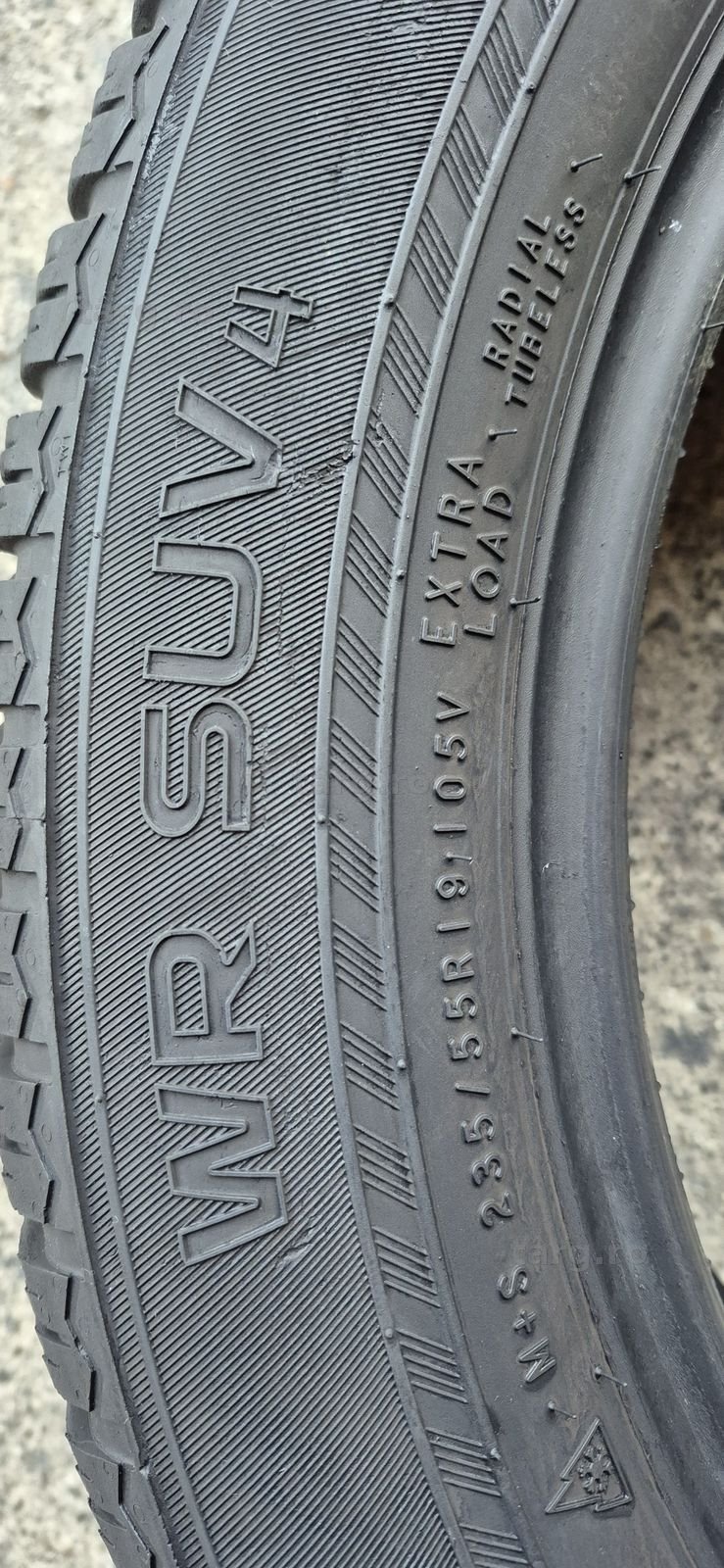 4 anvelope iarna ca noi Nokian,fata 235/55/19,spate 255/50/19.Pret/buc 5