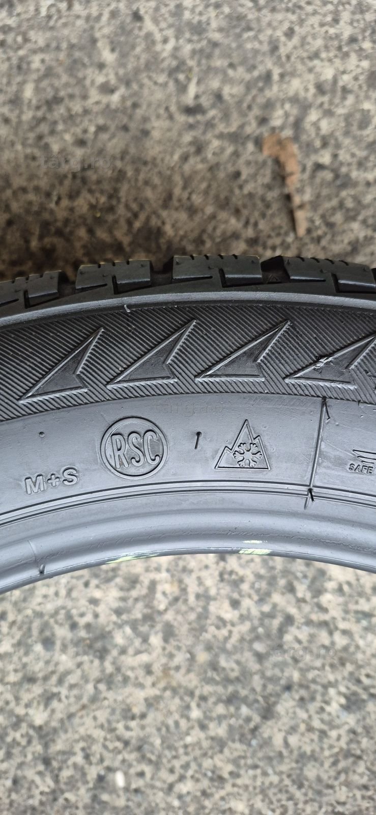 4 anvelope iarna runflat Bridgestone 205/55/17.Pretul este pe bucata. 7
