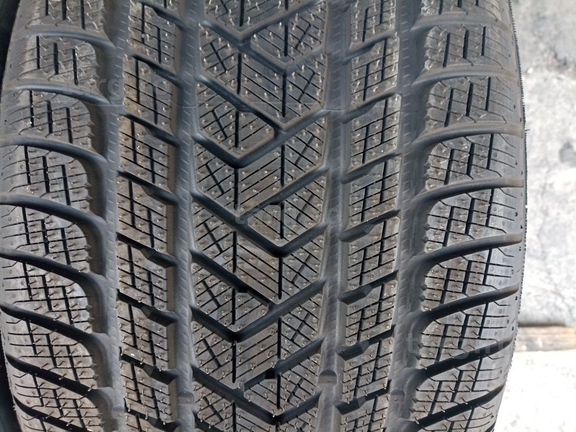 2 anvelope NOI de iarna Pirelli 295/45 R20 dot 3717 3
