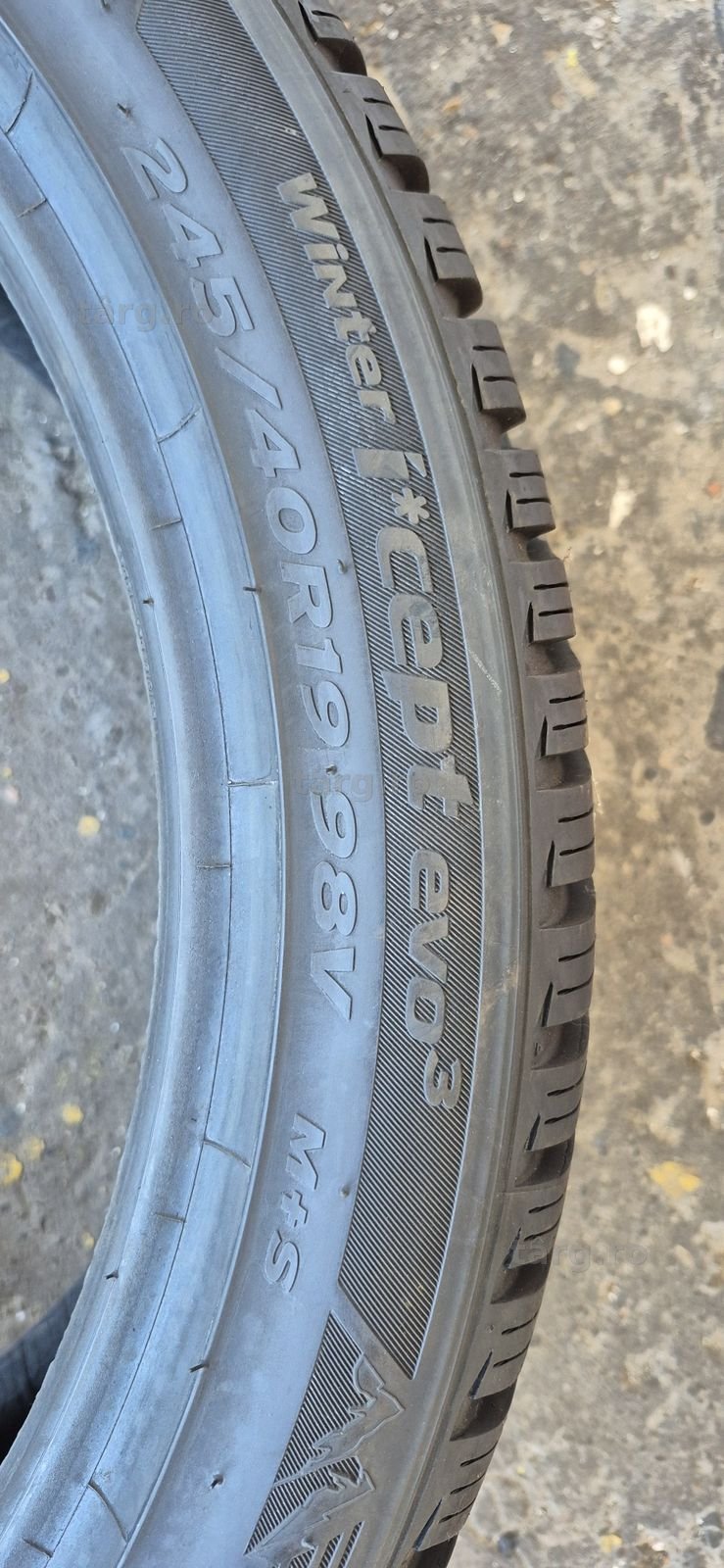 4 anvelope iarna ca noi Hankook,fata 245/40/19,spate 275/35/19.Pretul este pe bucata. 5