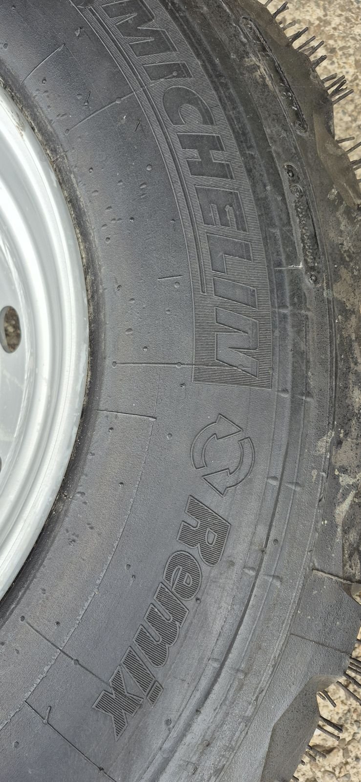 4 anvelope M+S remix noi, Michelin 385/65/22,5,dot 2022-2024,echipate cu jante.Pretul este pe bucata 5
