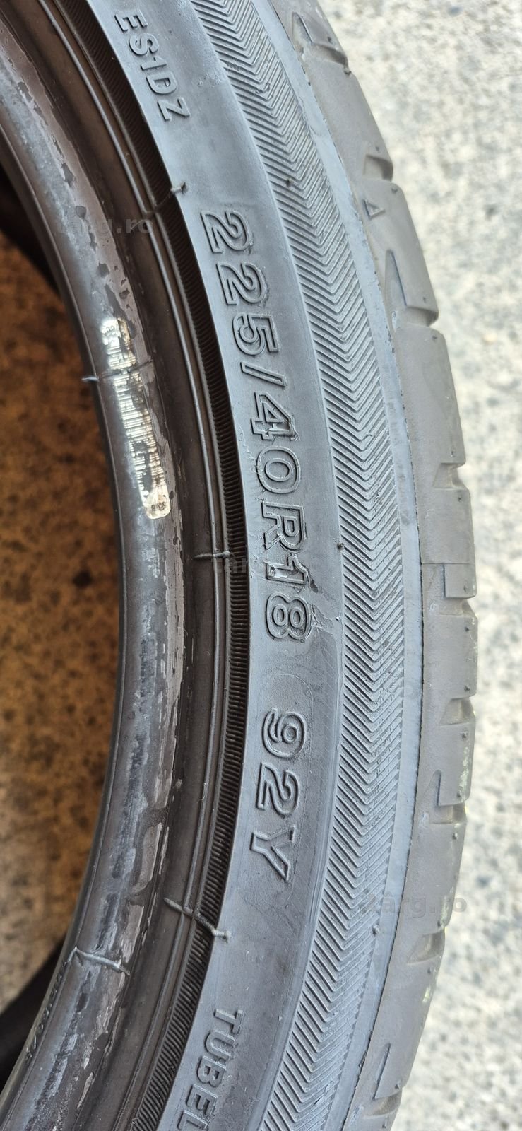 4 anvelope vara Bridgestone,fata 225/40/18,spate 255/35/18.Pretul este pe bucata. 5
