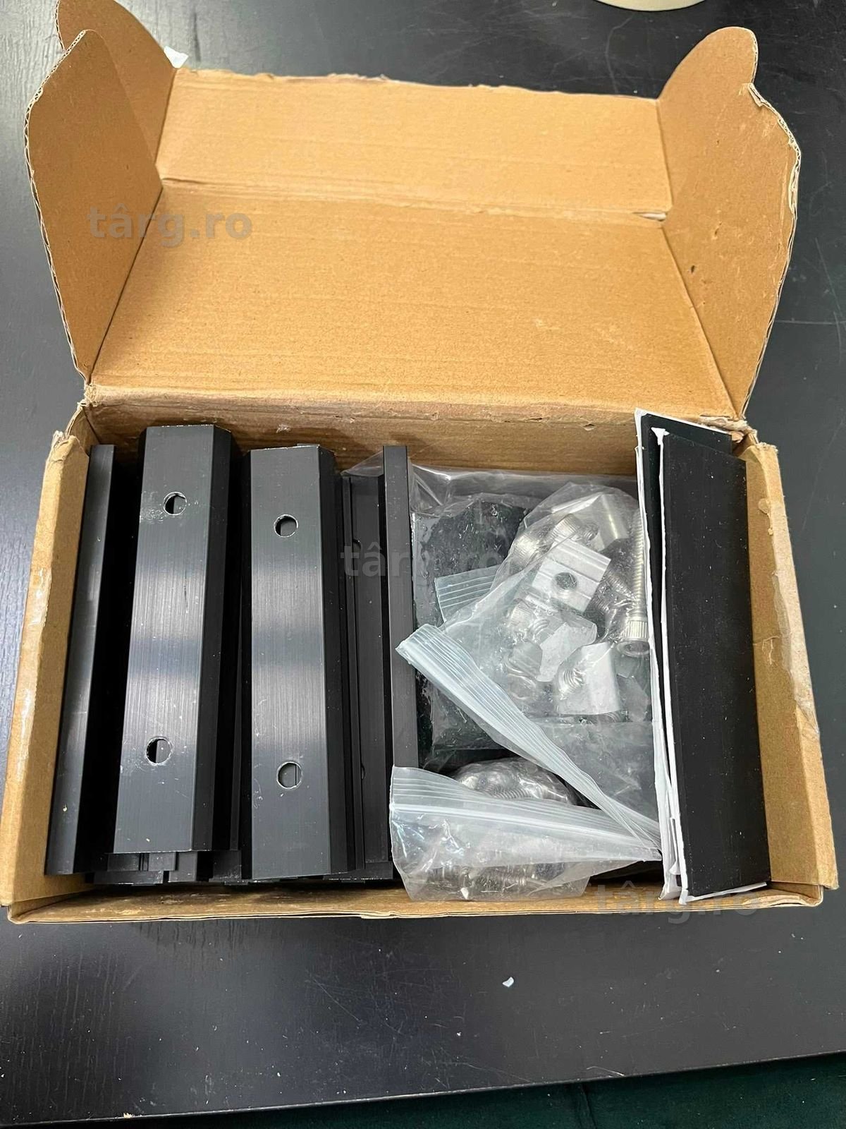 Suport panou solar pentru 4 module, Kit de montare PV - Șină neagră de 12 cm + Clemă reglabilă pentru module cu grosimea de 30-35 mm, , Plat