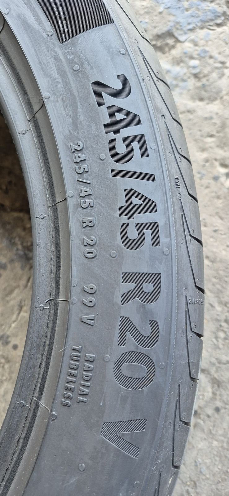 4 anvelope vara Continental 245/45/20.Pretul este pe bucata. 7