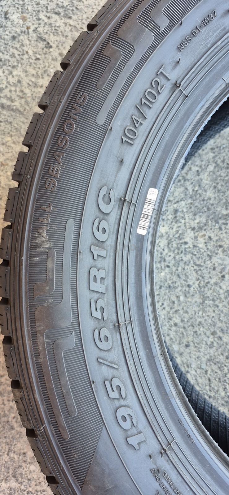 4 anvelope M+S noi Kingnate 195/65/16C,dot 2024.Pretul este  pe bucata. 6