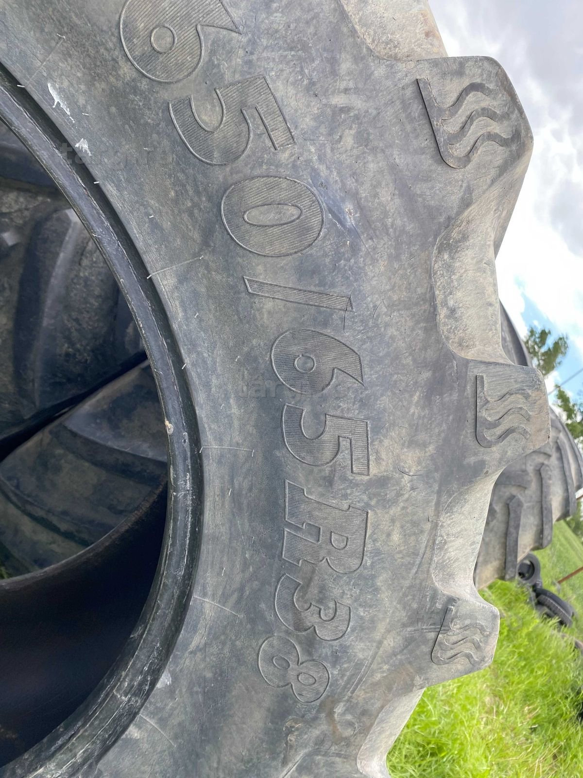 650/65  R38  BKT 2