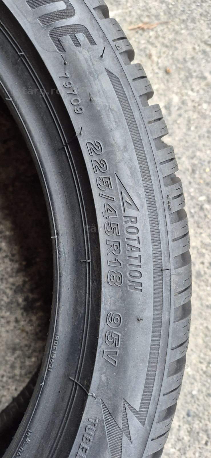 2 anvelope iarna ca noi runflat Bridgestone 225/45/18.Pret/buc 5