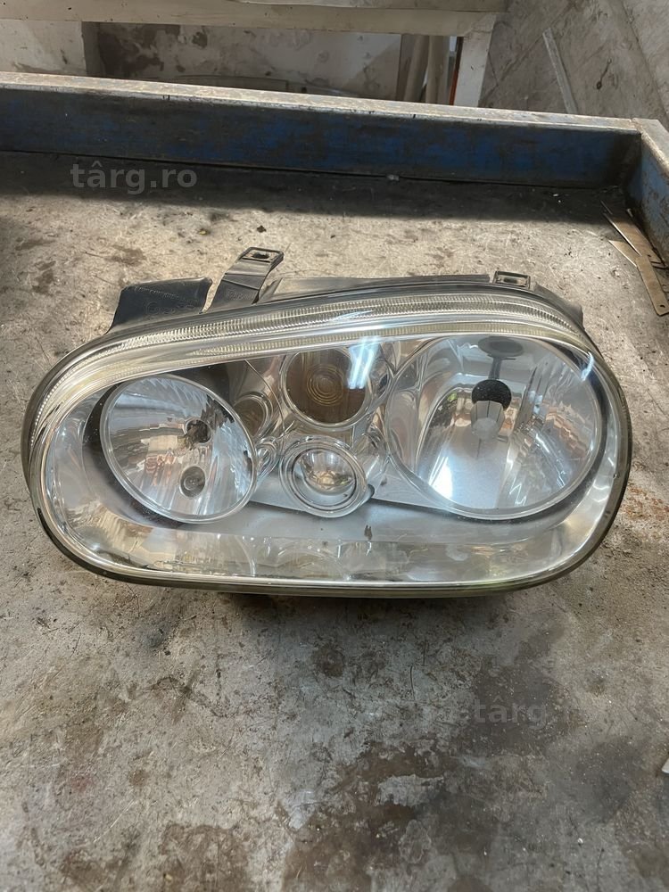 Far stanga VW Golf 4