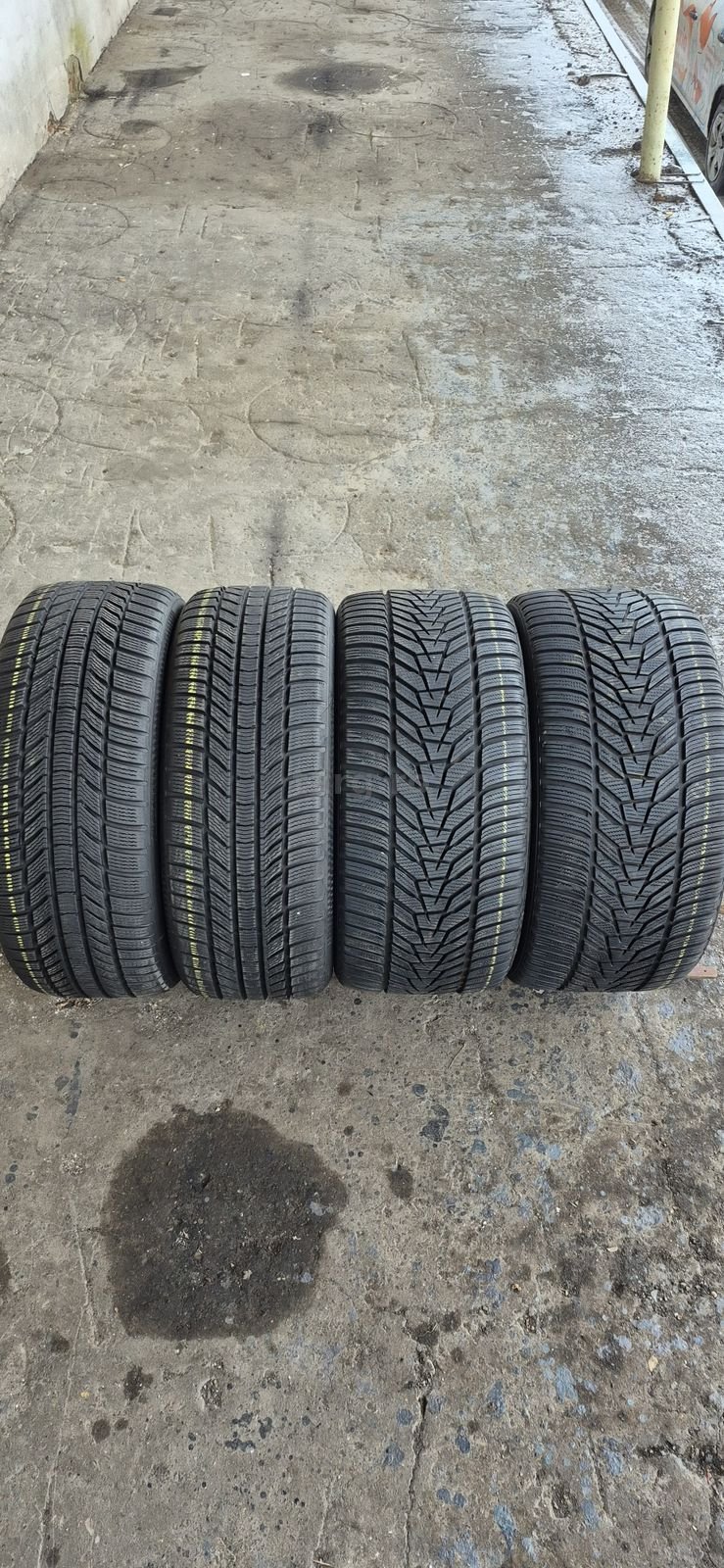 4 anvelope iarna,fata Continental 245/40/19,spate Hankook 275/35/19.