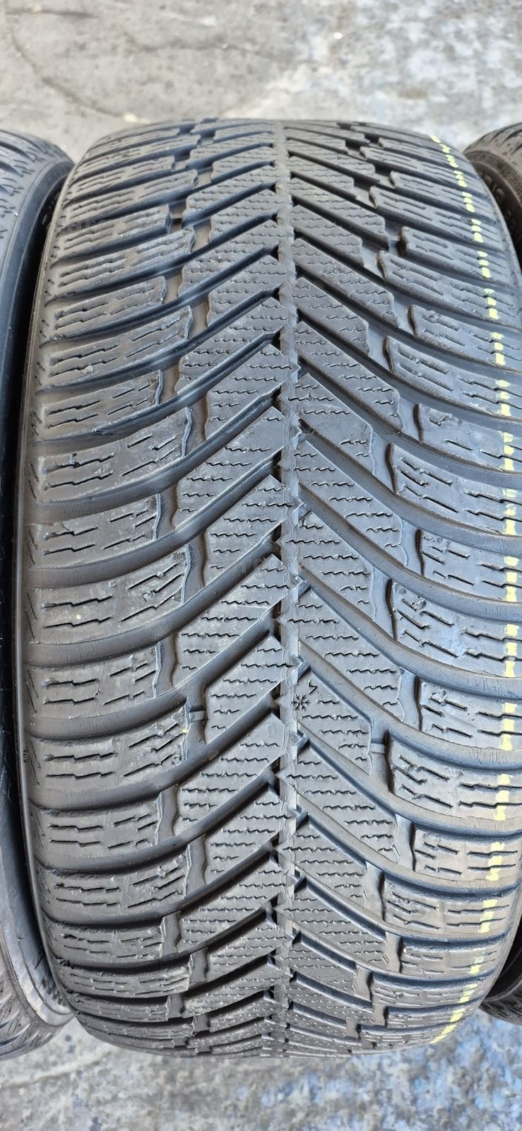4 anvelope iarna Nokian 245/40/19.Pretul este pe bucata. 3