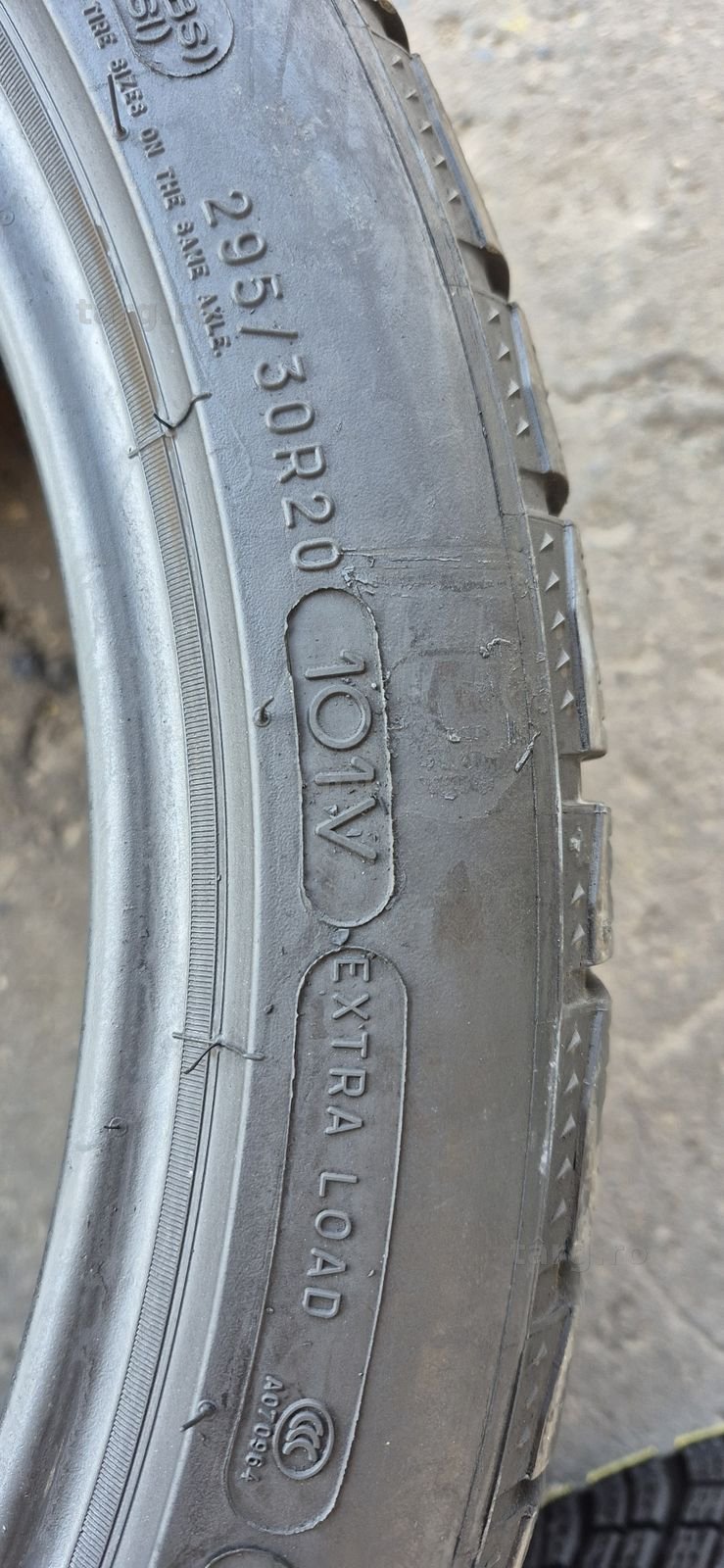 4 anvelope iarna ca noi Michelin,fata 245/35/20,spate 295/30/20.Pretul este pe bucata. 7