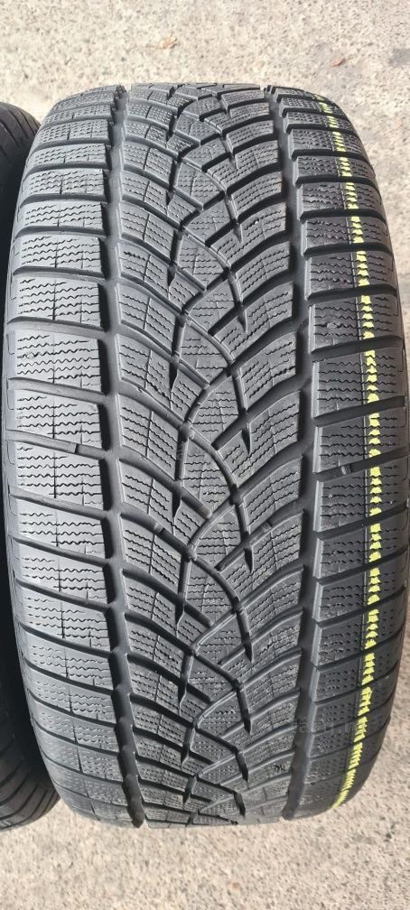 4 anvelope iarna Goodyear,fata 235/55/19,spate 255/50/19.Pret/bucata 3