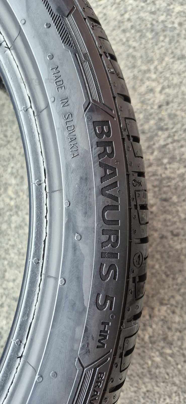 4 anvelope vara,fata Semperit 225/40/18,spate Barum 245/35/18.Pretul este pe bucata. 5