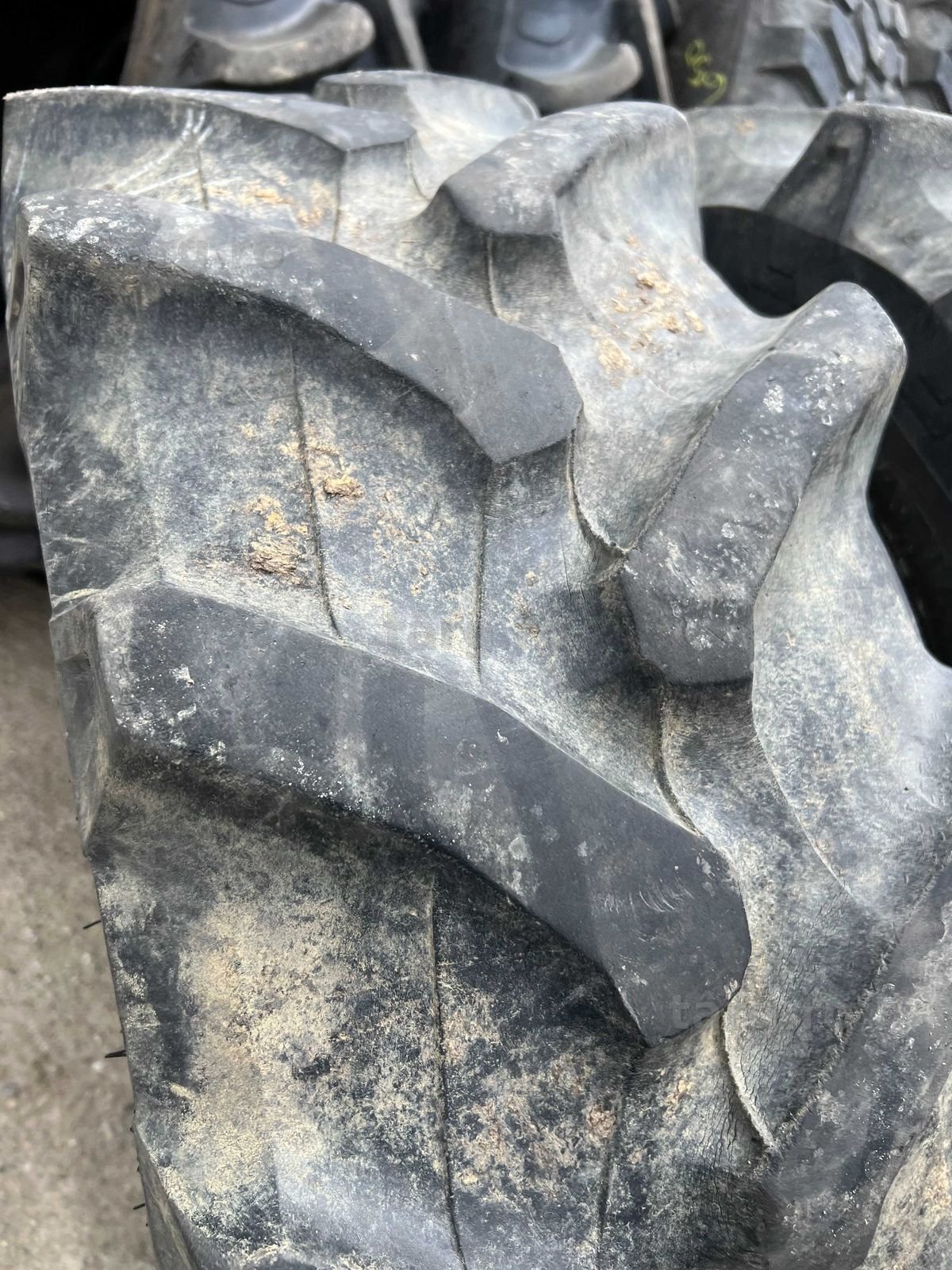 Anvelope sh 320.70 R220 Pirelli 4