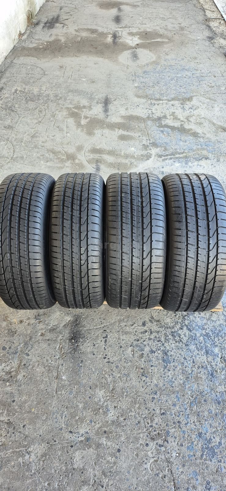 4 anvelope vara runflat noi Pirelli,fata 225/40/19,spate 255/35/19,dot 2024.Pretul este pe bucata.