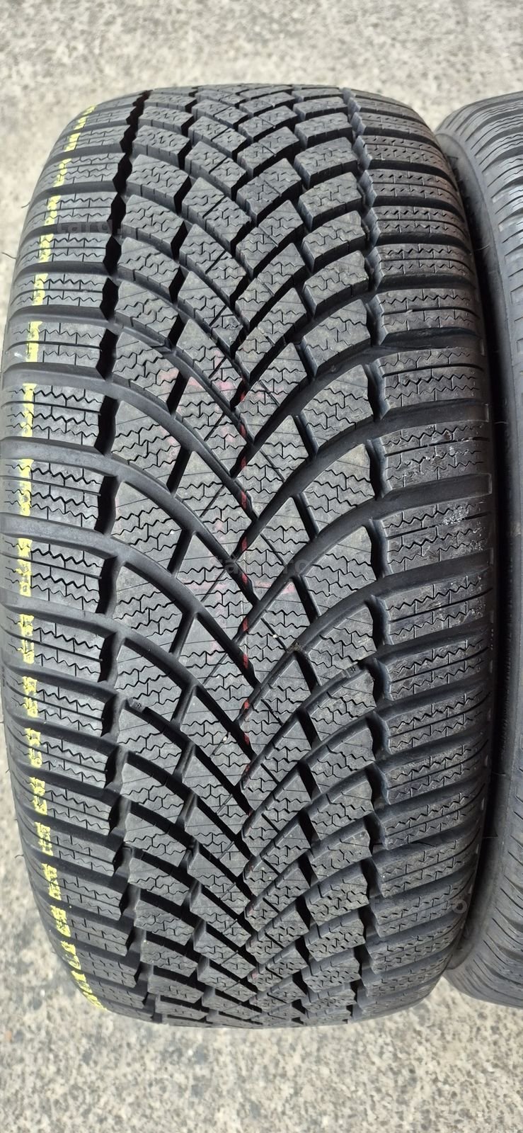 2 anvelope iarna ca noi runflat Bridgestone 225/45/18.Pret/buc 2