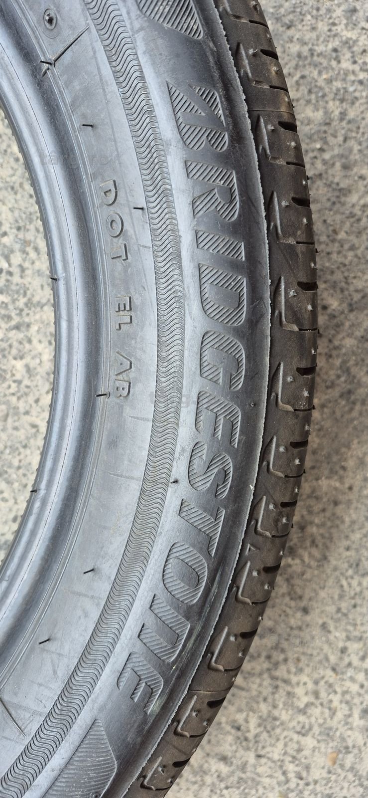 4 anvelope vara noi Bridgestone 175/60/16.Pretul este pe bucata. 4