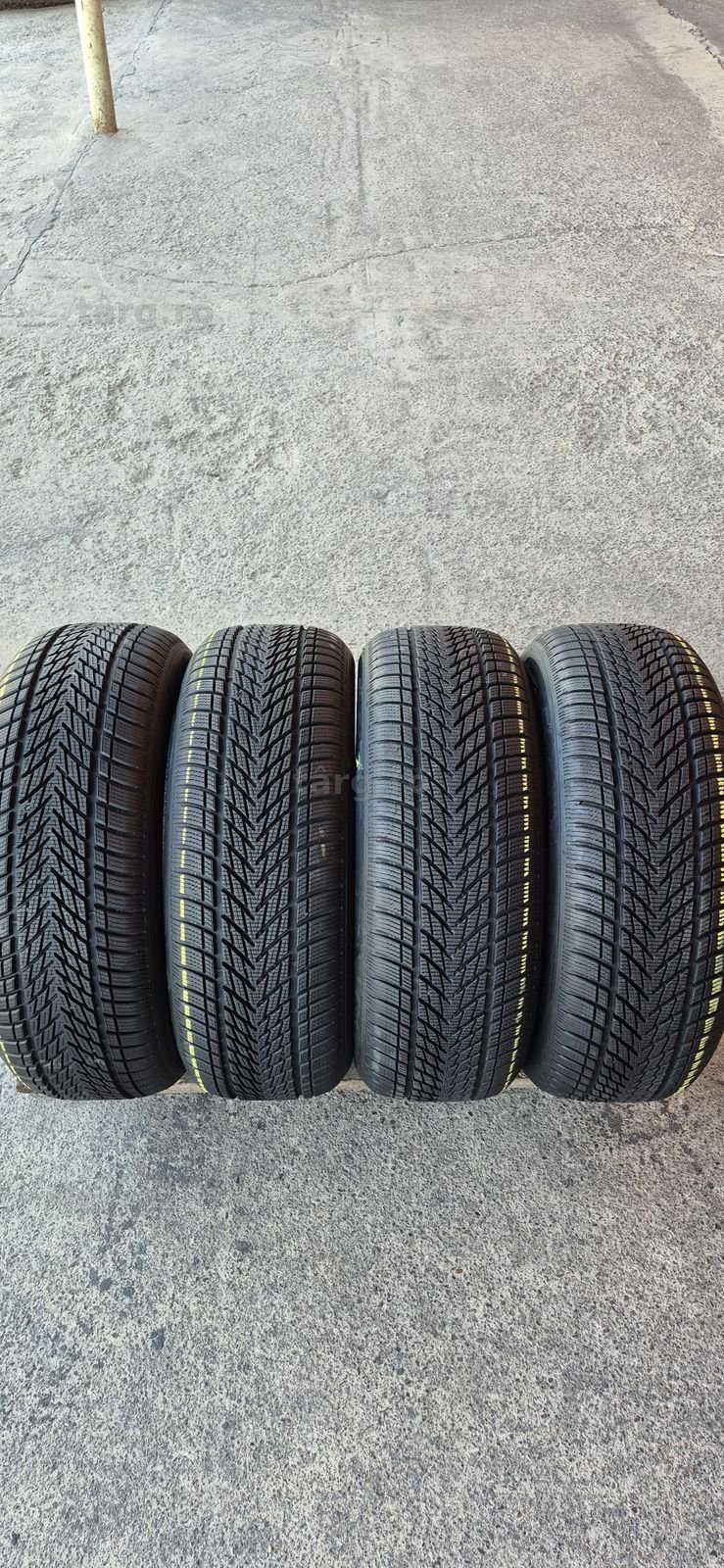 4 anvelope iarna ca noi Goodyear 235/55/19,dot 2025.Pretul este pe bucata.