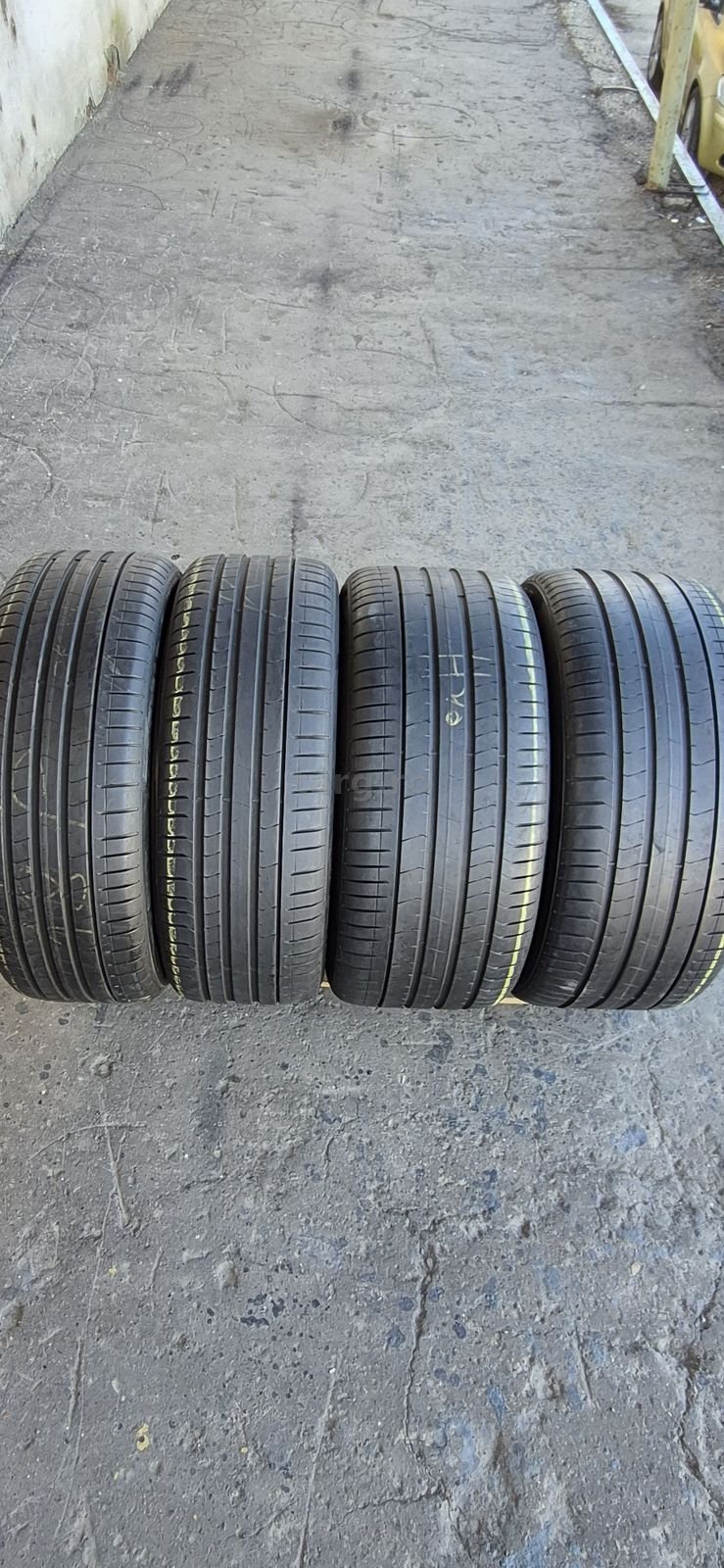 4 anvelope vara Pirelli,fata 245/40/21,spate 275/35/21.Pretul este pe bucata.