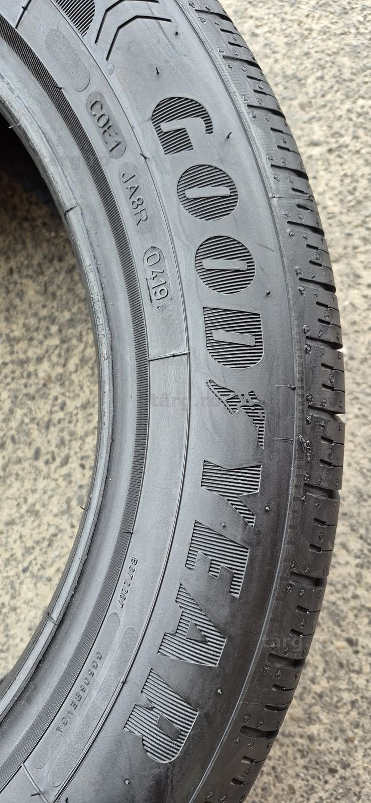 2 anvelope vara noi Goodyear 205/55/17.Pretul este pe bucata. 3