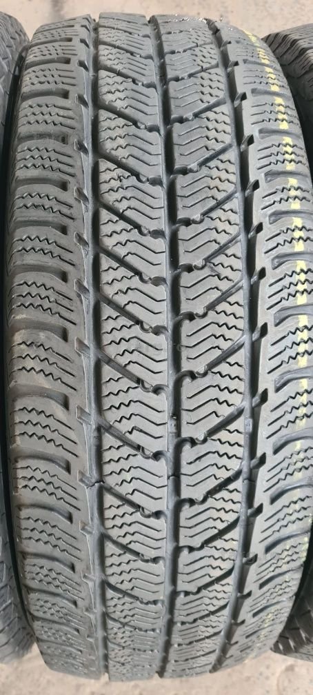 4 anvelope iarna Uniroyal 215/60/17 C.Pretul este pe bucata. 3
