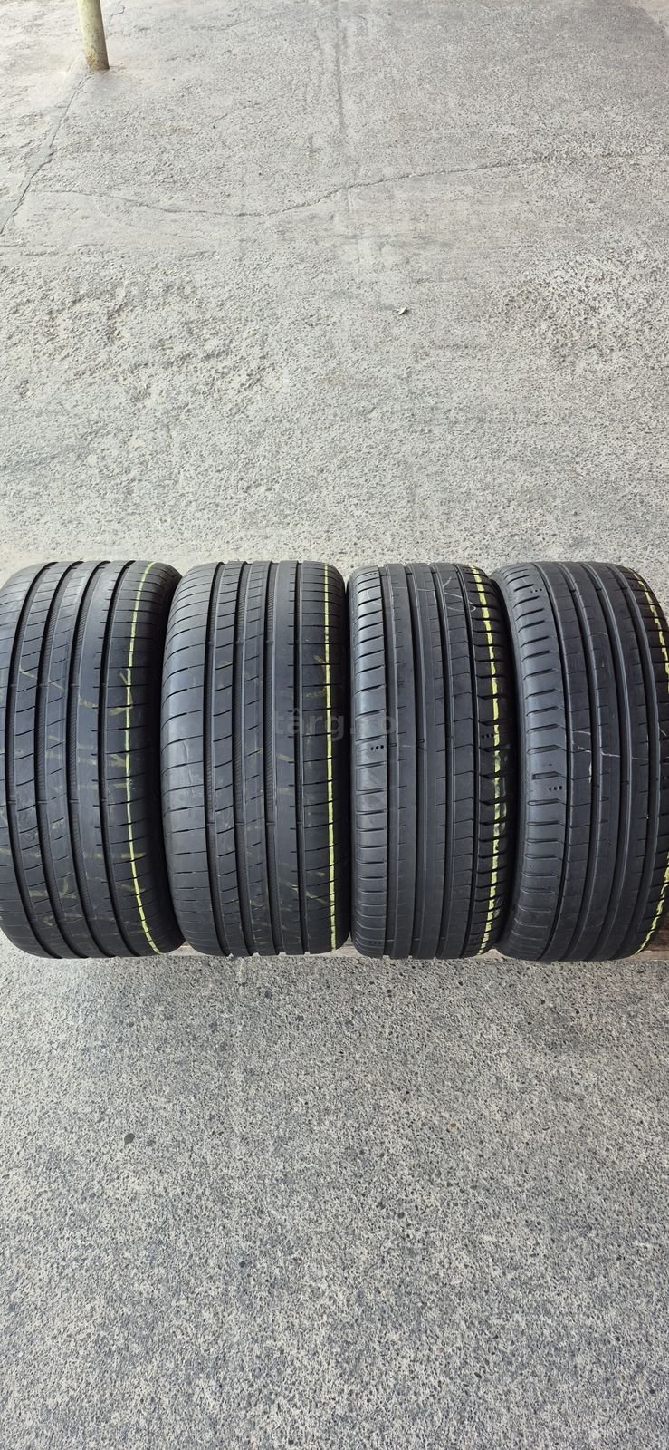 4 anvelope vara ca noi,fata Michelin 245/45/18,spate Goodyear 275/40/18.Pretul este pe bucata.