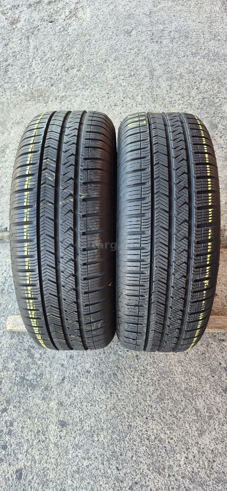 2 anvelope M+S ca noi Vredestein 215/65/15,dot 2021.Pretul este pe bucata.