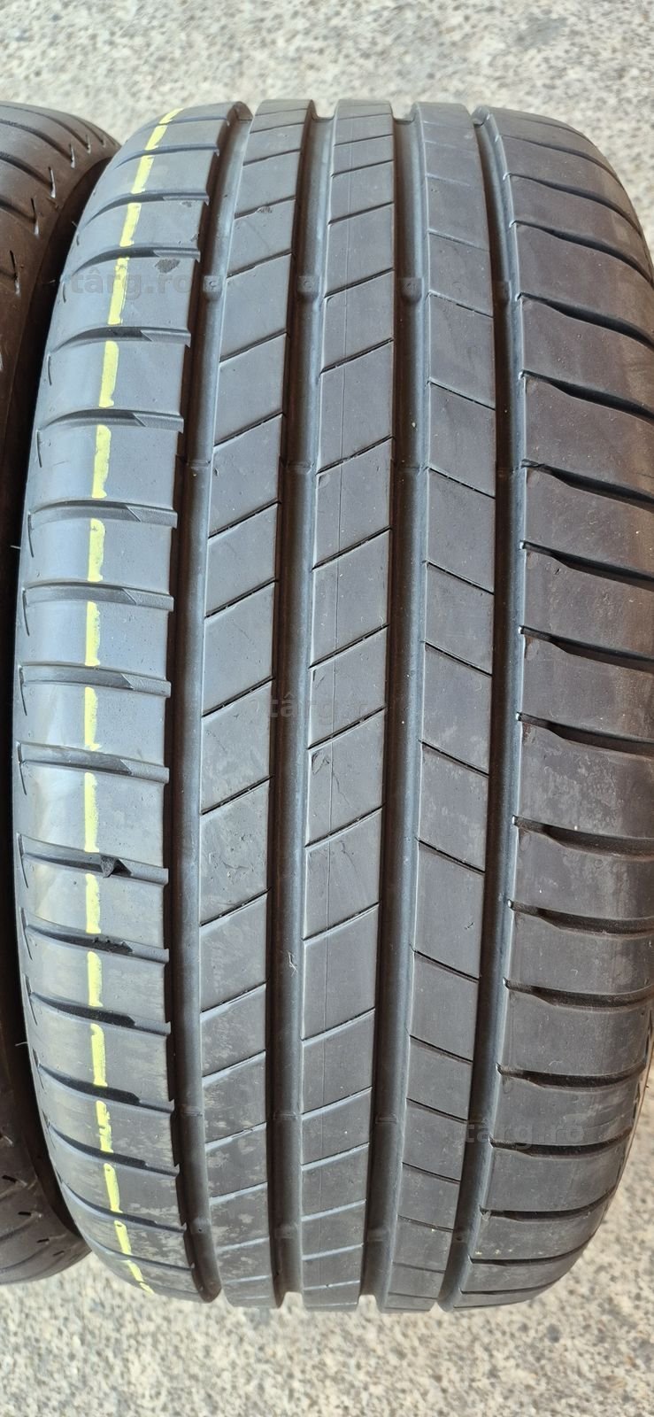4 anvelope vara Bridgestone 215/40/18.Pretul este pe bucata. 3