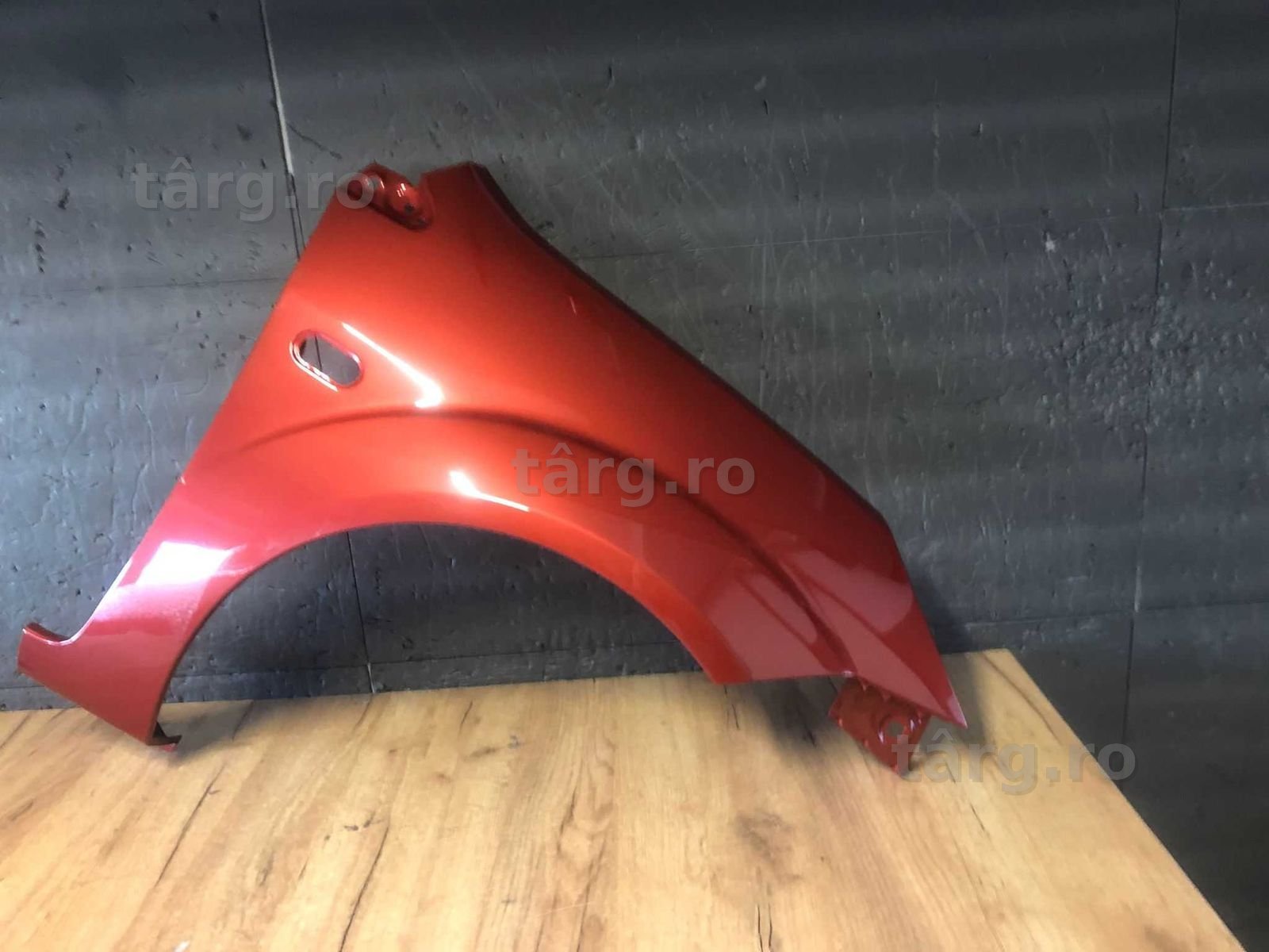 Aripa Fata Dreapta Ford Fiesta 2002-2008 (Tango Metallic (Rosu))
