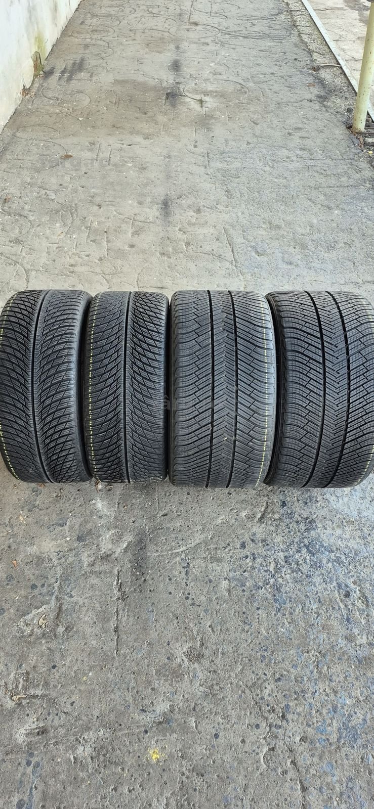 4 anvelope iarna Michelin,fata 245/35/20,spate 295/30/20.Pretul/bucata