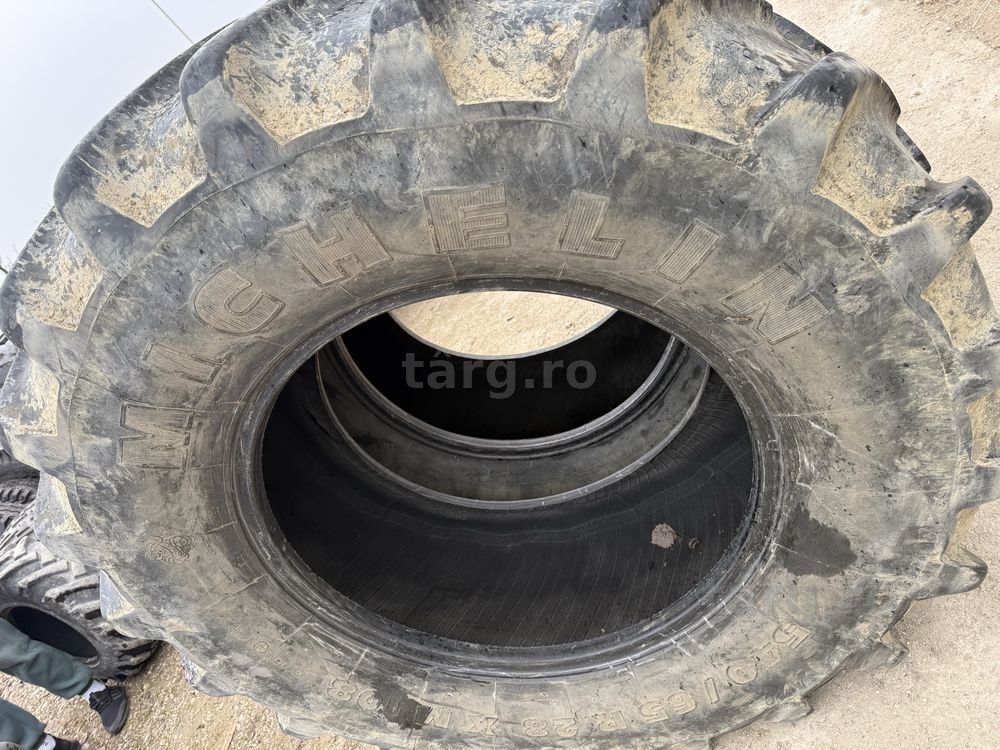 550/65r28 michelin 4