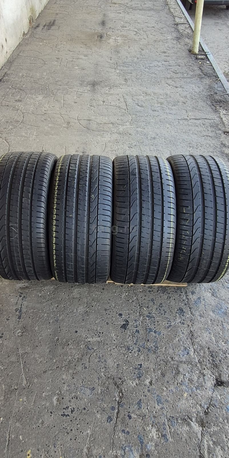 4 anvelope vara Pirelli 295/35/21.Pretul este pe bucata.