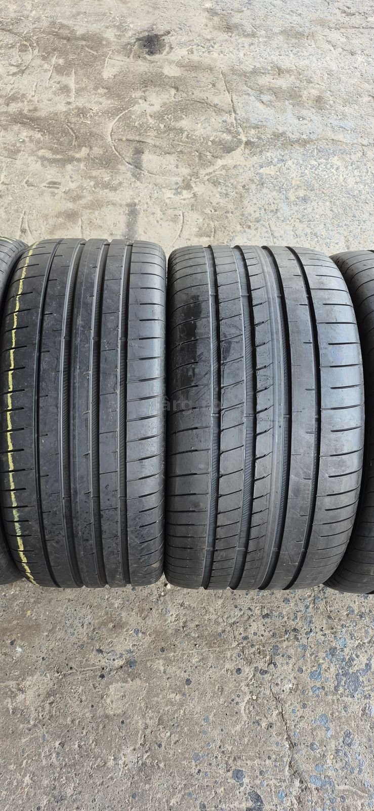 4 anvelope vara Goodyear,fata 265/35/21,spate 305/30/21.Pretul este pe bucata. 2