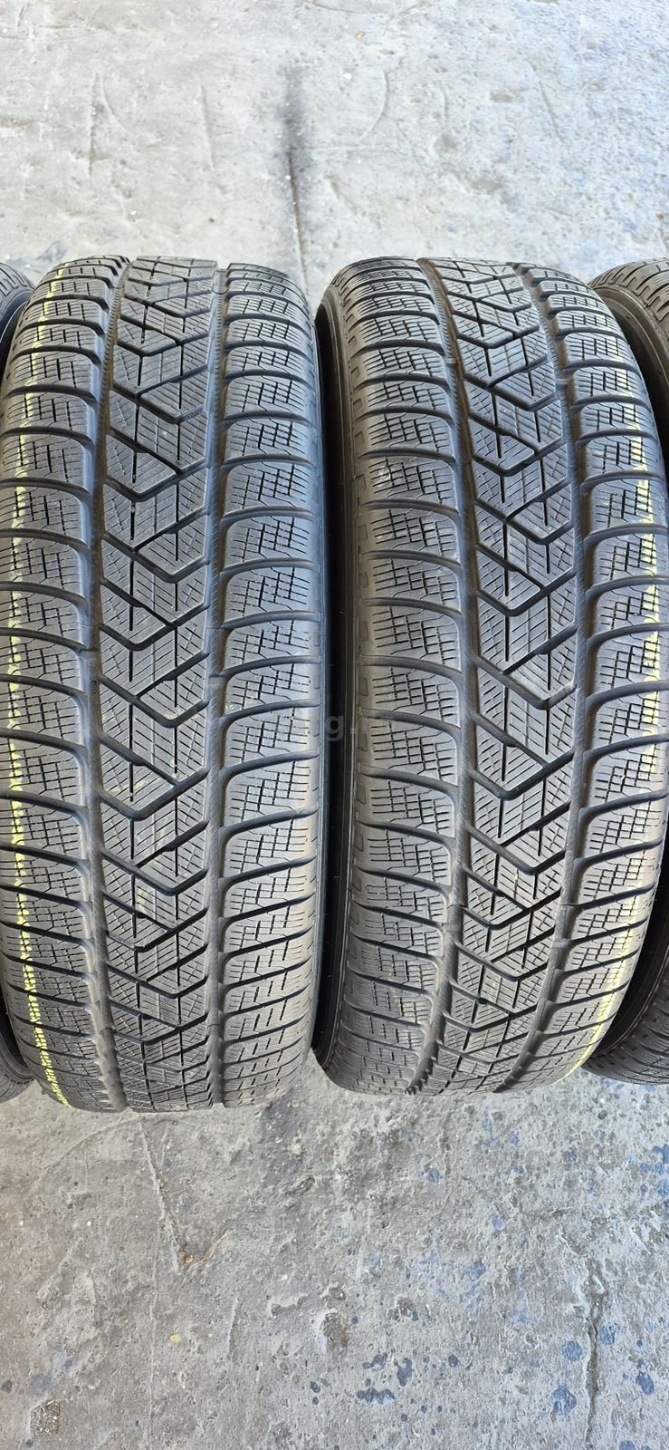 4 anvelope iarna Pirelli 235/65/19,dot 2022.Pretul este pe bucata 2