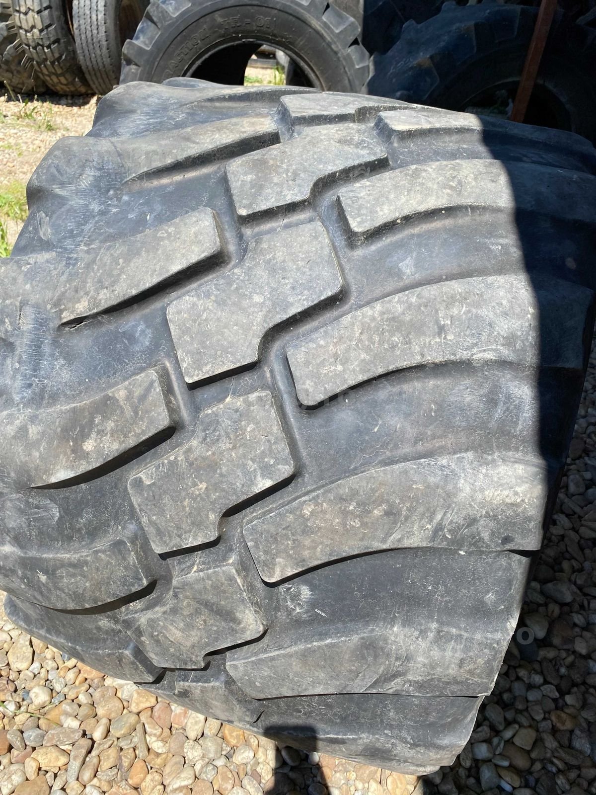 710/40 r22,5 BKT 5