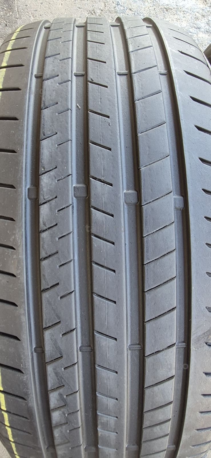 4 anvelope vara runflat Bridgestone 245/40/21.Pretul este pe bucata. 3