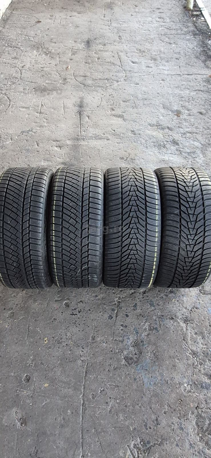 4 anvelope iarna ca si noi,2 Continental,2 Hankook,245/30/20.Pret/buc.