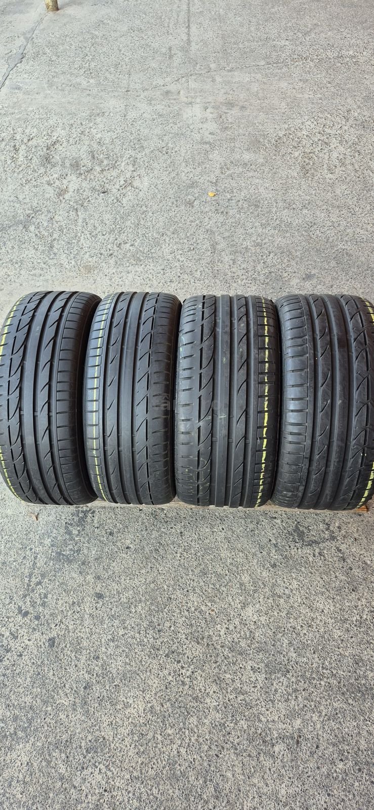 4 anvelope vara Bridgestone,fata 225/40/18,spate 255/35/18.Pretul este pe bucata.