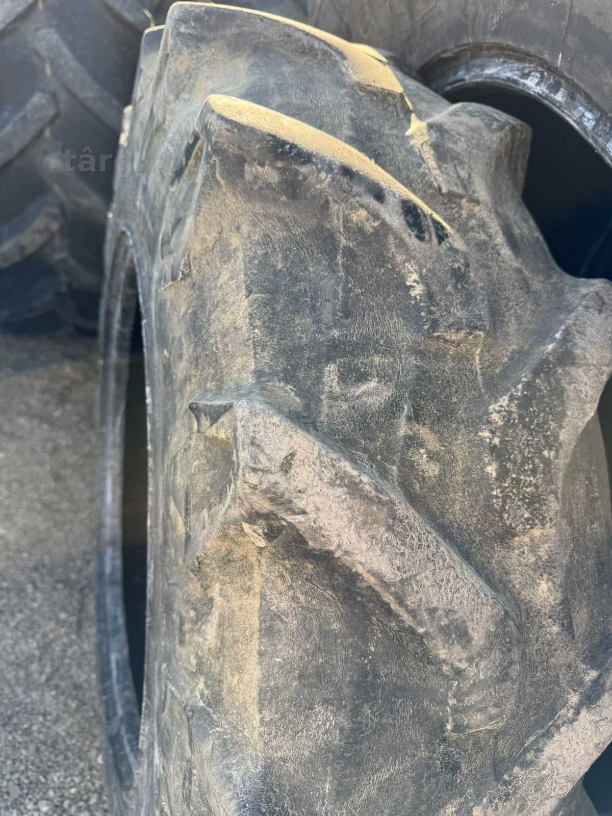 Cauciuc 13.6 R24 Pirelli 4