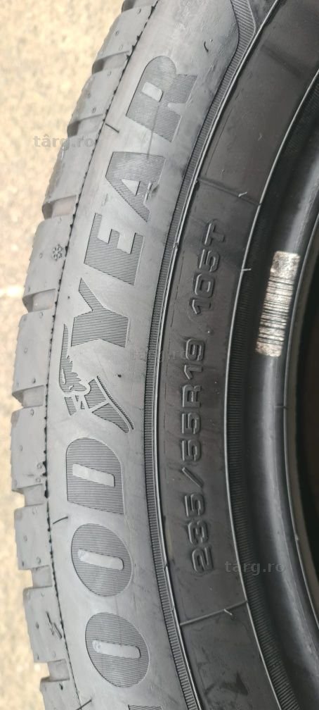 4 anvelope iarna Goodyear,fata 235/55/19,spate 255/50/19.Pret/bucata 6