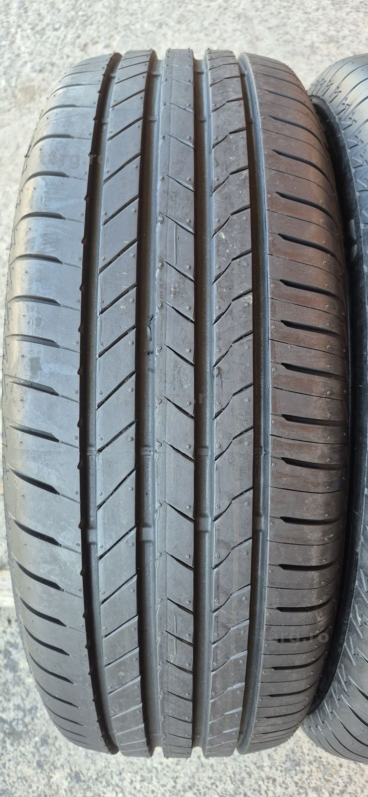 2 anvelope vara noi Bridgestone 225/65/17.Pretul este pe bucata. 2