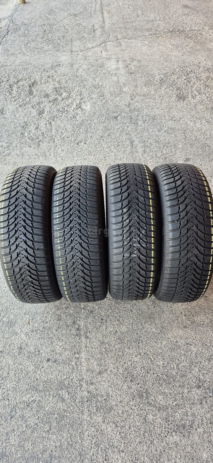 4 anvelope iarna ca si noi Kumho 225/60/17.Pretul este pe bucata.