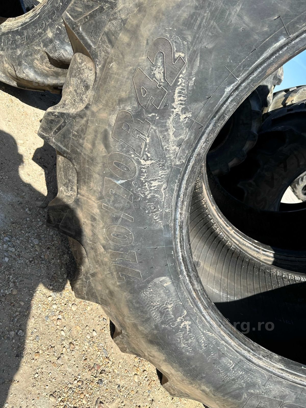 710/70  R42  BKT 2