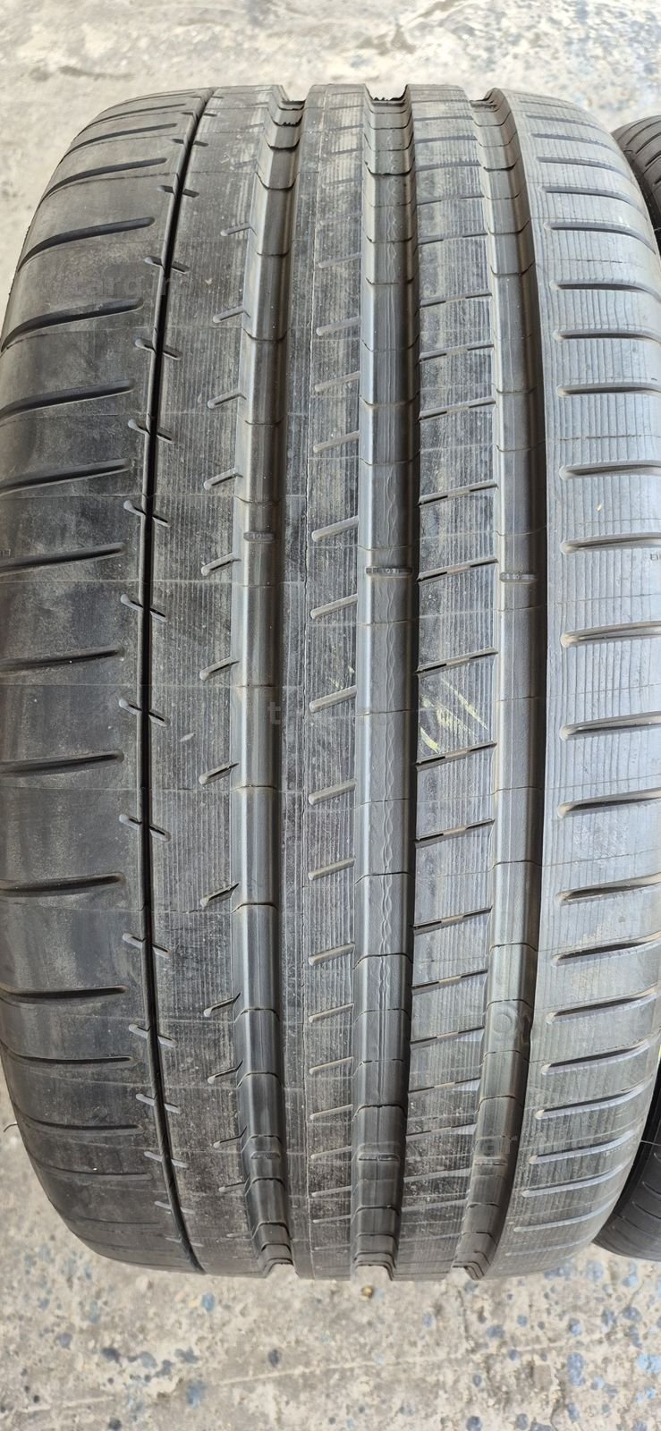 4 anvelope vara noi Michelin,fata 265/35/22,spate 295/30/22.Pretul este pe bucata. 3