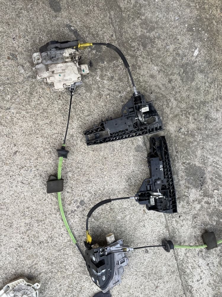 Broasca usa fata / spate Audi A4 A5 b8 + mâner stanga / dreapta Europa