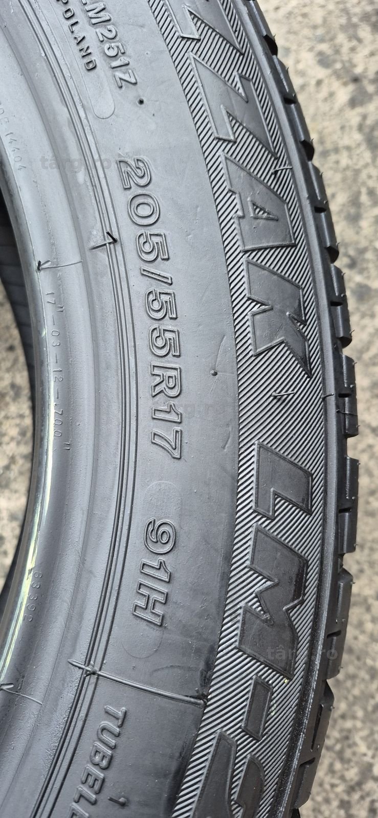 4 anvelope iarna runflat Bridgestone 205/55/17.Pretul este pe bucata. 6