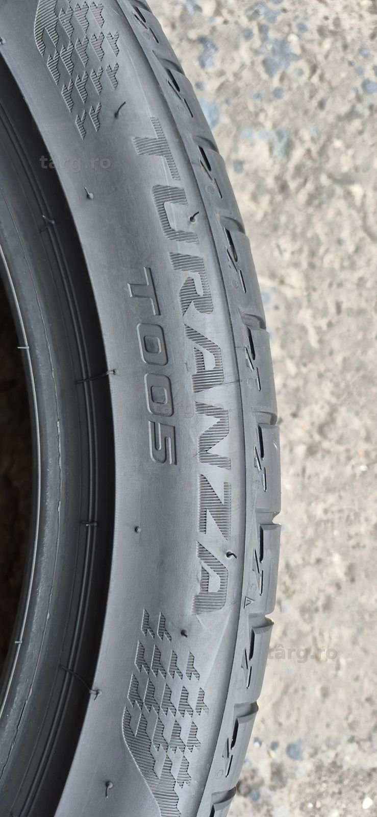 4 anvelope vara Bridgestone,fata 235/45/20,spate 255/40/20.Pretul este pe bucata 6